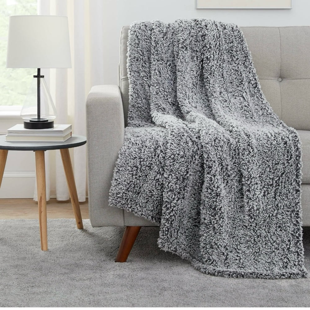 Light Weight Sherpa Throw